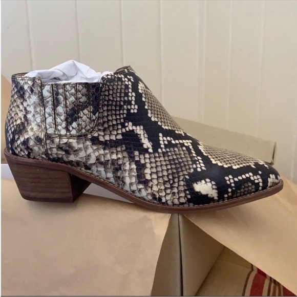 NIB Madewell Sonia Snakeskin Printed Chelsea Boots - Picture 5 of 13